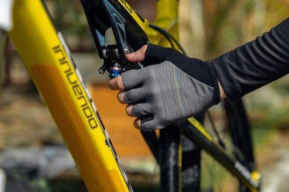 Рукавички ONRIDE Catch 20 колір чорний з жовто-блакитними смужками розмір XL